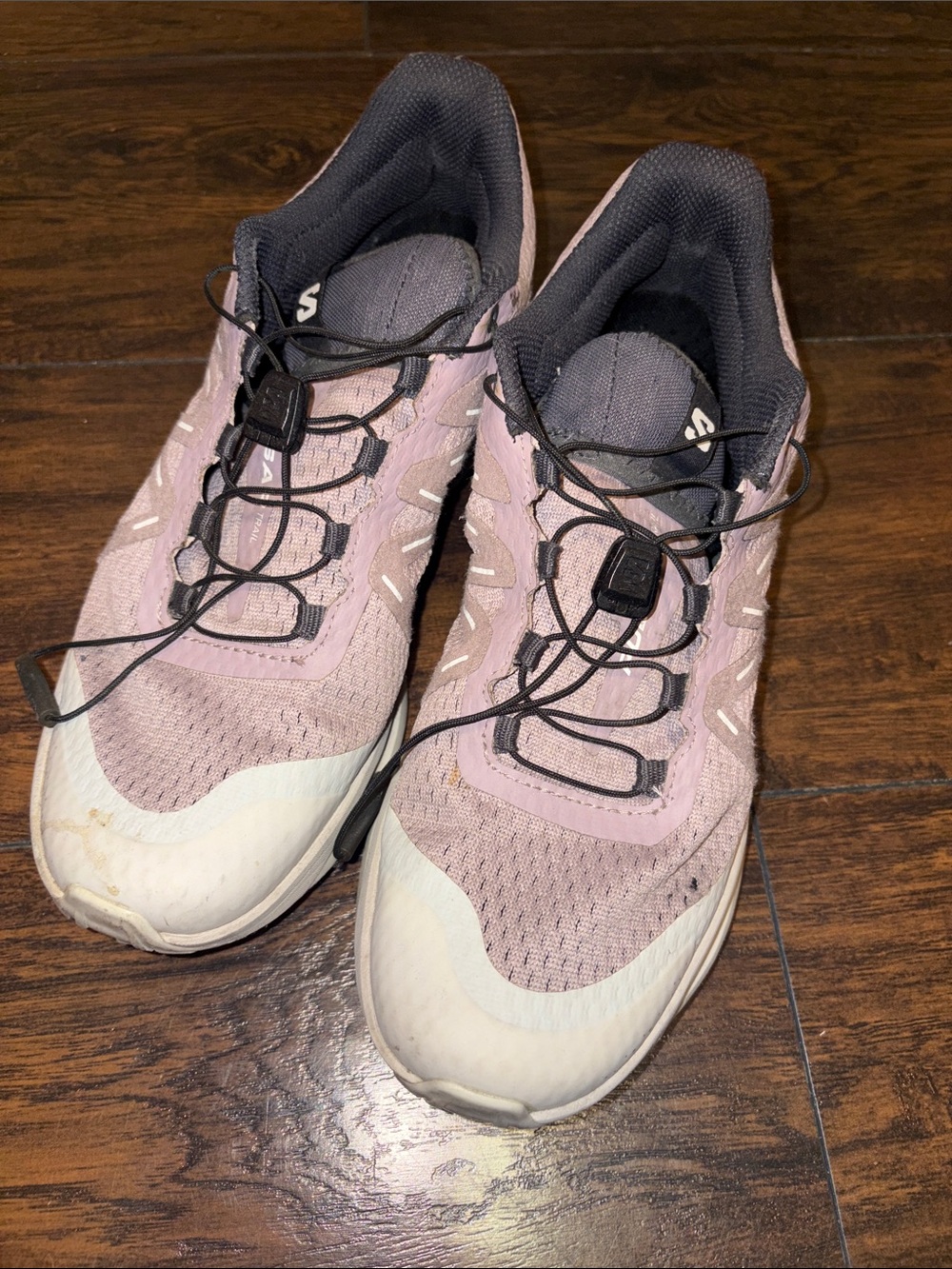 Salomon Women's Trail Runners in Lavender and Gray size 9